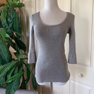 Silver gray ribbed 3/4 sleeve fitted sweater. Perfect for the upcoming holidays!